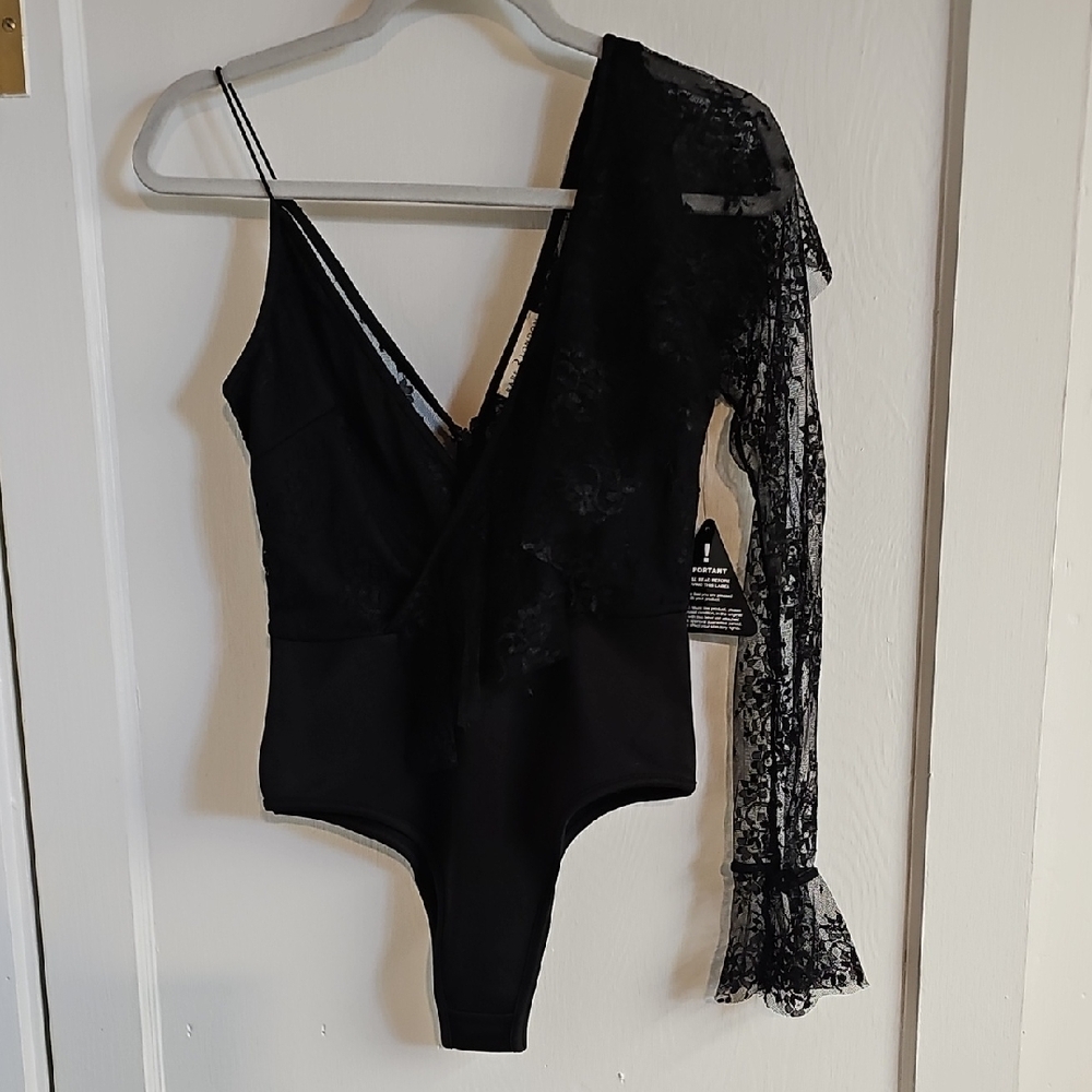 Elegant Black Ruffle Lace One-Shoulder Aysmmetric Bodysuit